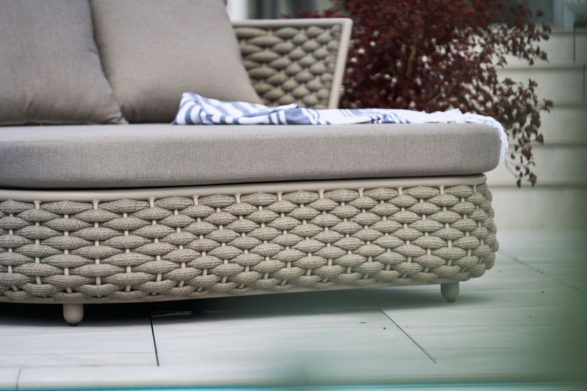 Fjordholmen Daybed / Tagesbett taupe mit Kissen und Hülle, Hillerstorp