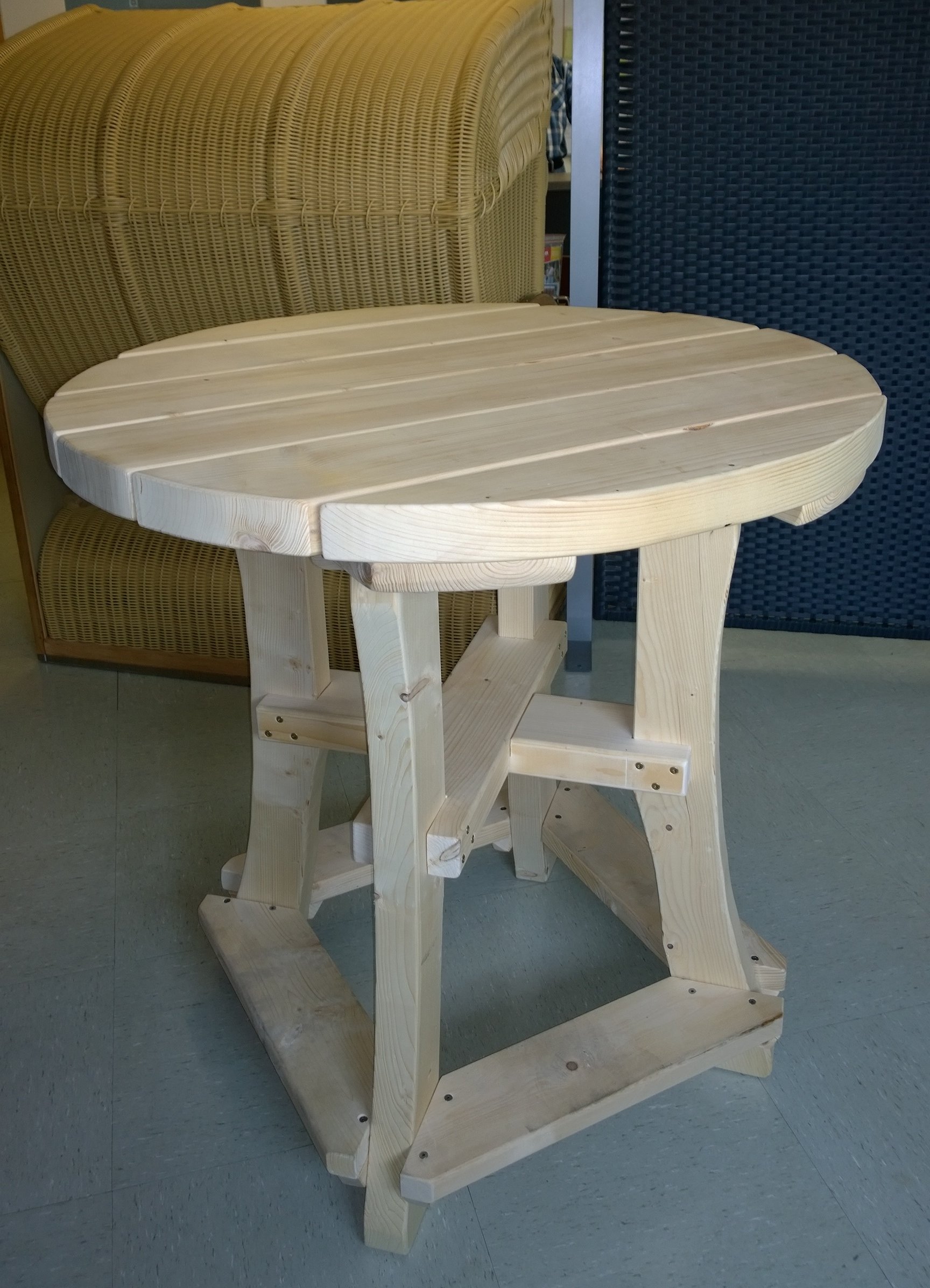 SAUERLAND Partytisch, DER stabile Stehtisch aus Fichtenholz natur, Ø 110 cm x H 107 cm
