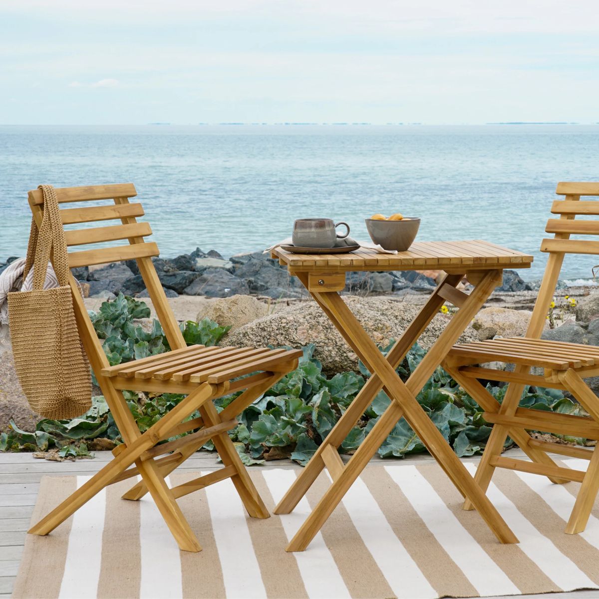 Cuenca Café Bistromöbel-Set aus Teak, 2 Stühle und 1 Tisch, klappbar