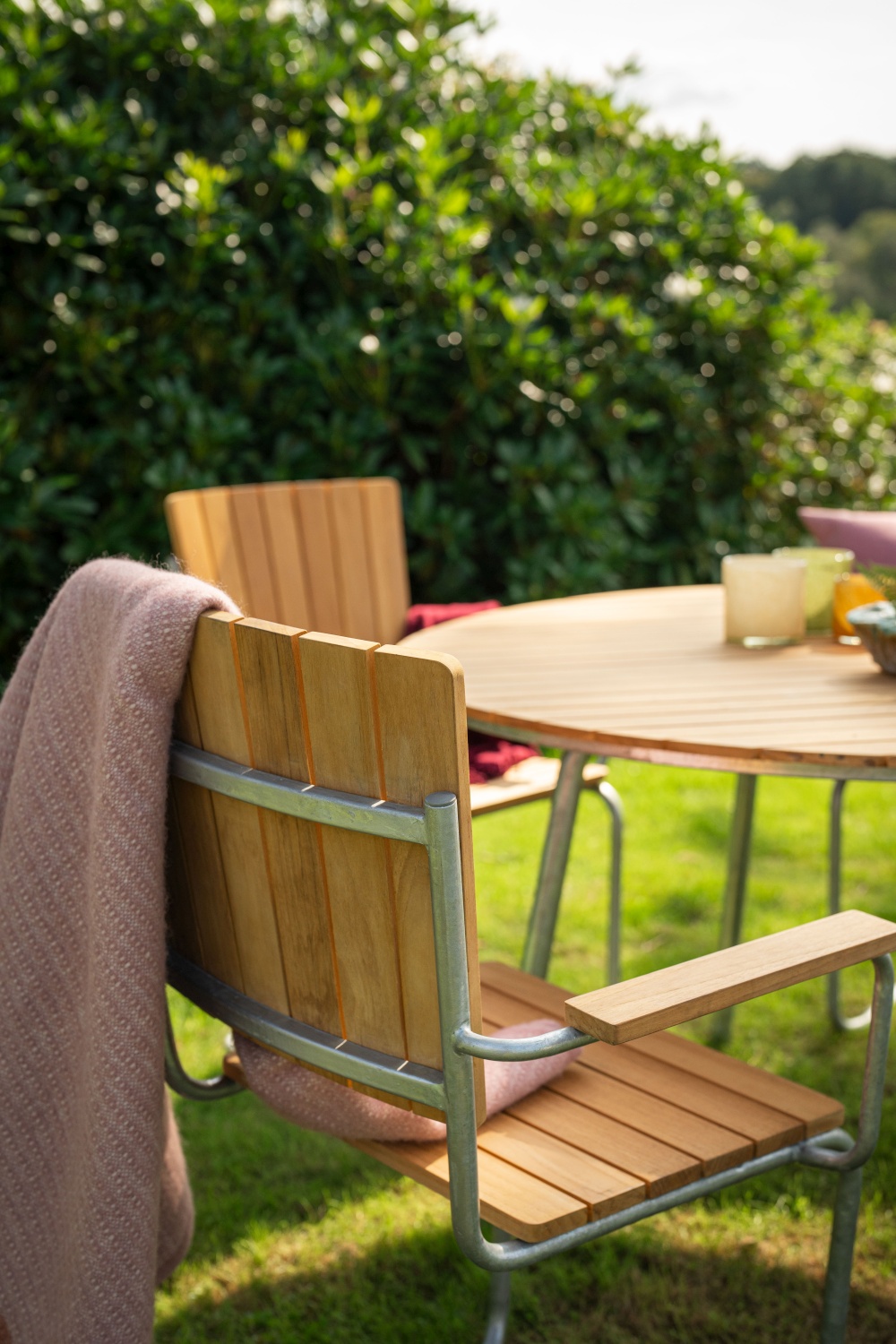 Sandhamn Schwingsessel 4-er Set, Teak natur/Stahlrohr galvanisiert