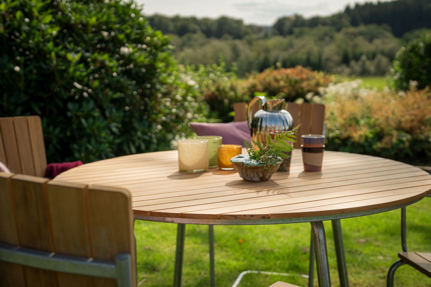 Sandhamn Gartentisch rund Ø120 cm, Teak natur/Stahlrohr galvanisiert