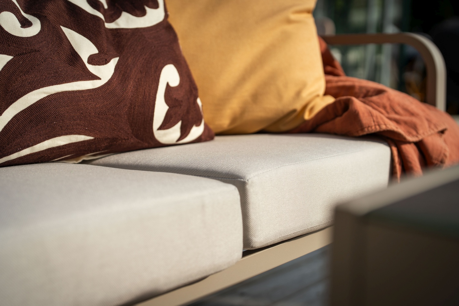 Hånger Ecksofa Alu sand inkl. Olefin-Kissen federgrau Hånger Ecksofa Alu sand inkl. Olefin-Kissen federgrau